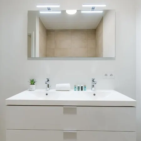 Huswell - With Terrace Close To The Sea Апартаменты *