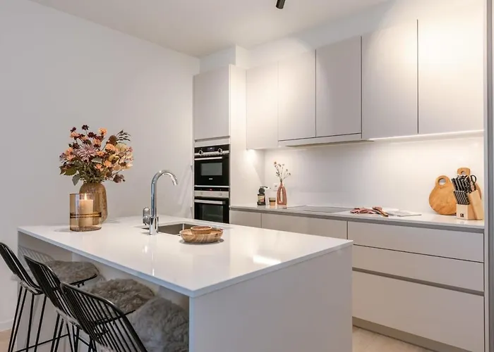 Huswell - With Terrace Close To The Sea *