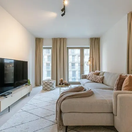 Huswell - With Terrace Close To The Sea *